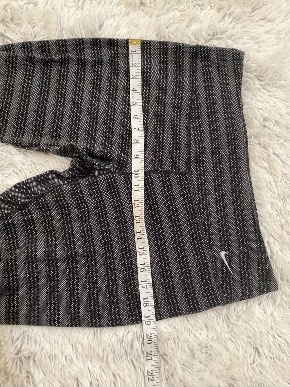 Nike Dri-FIT Cropped Leggings Size XL Black Gray Patterned Athletic Capri Pants - Picture 12 of 12